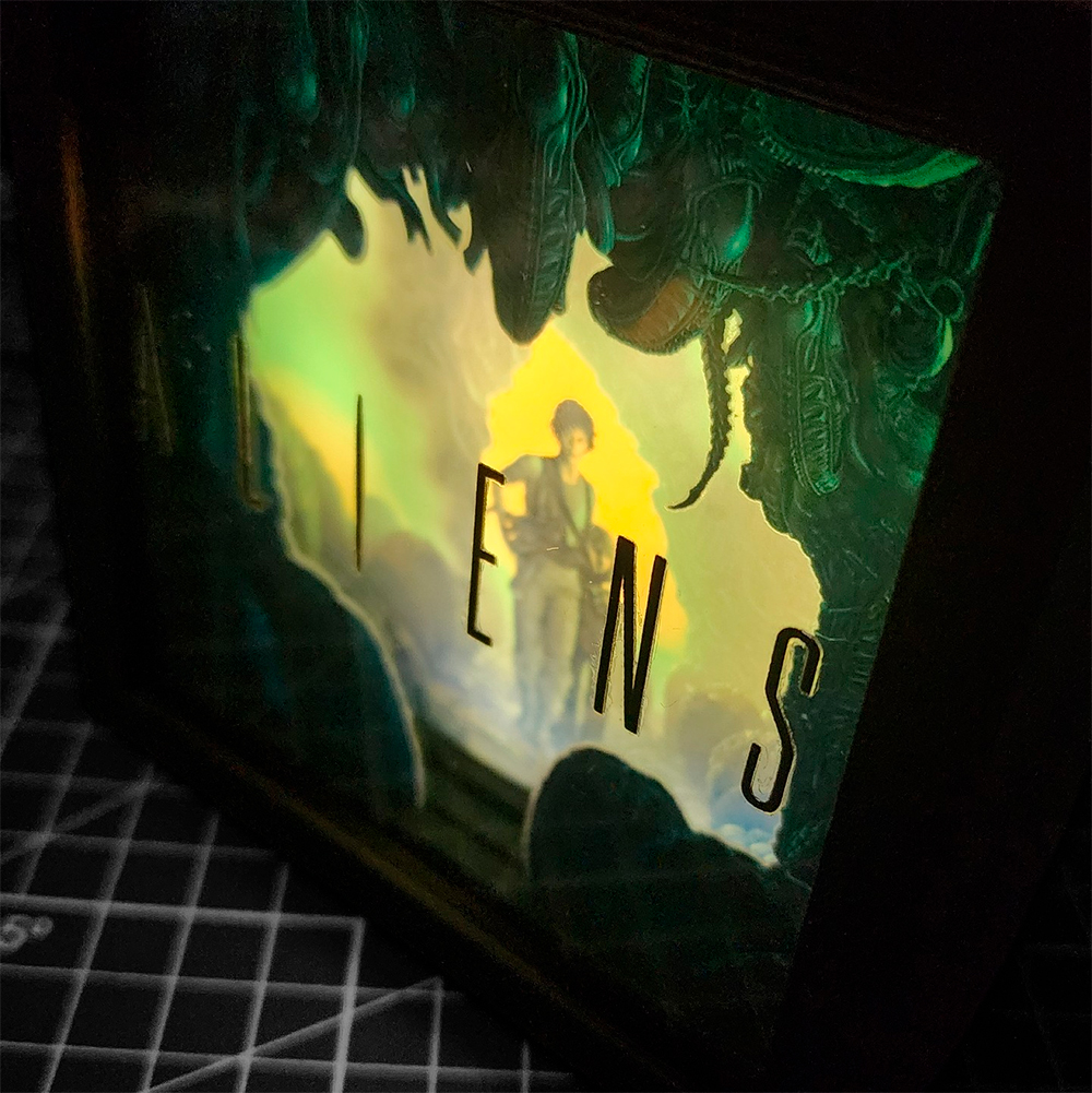 Aliens Caja Luminica 1