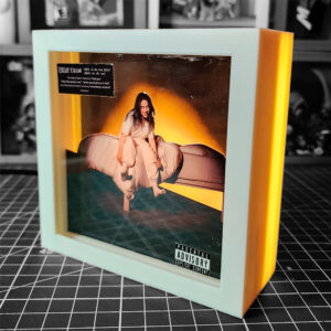 caja luminica escritorio resident evil requiem cover (copia)