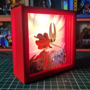 caja luminica escritorio hollow knight silksong
