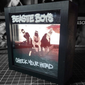 caja luminica escritorio beastie boys