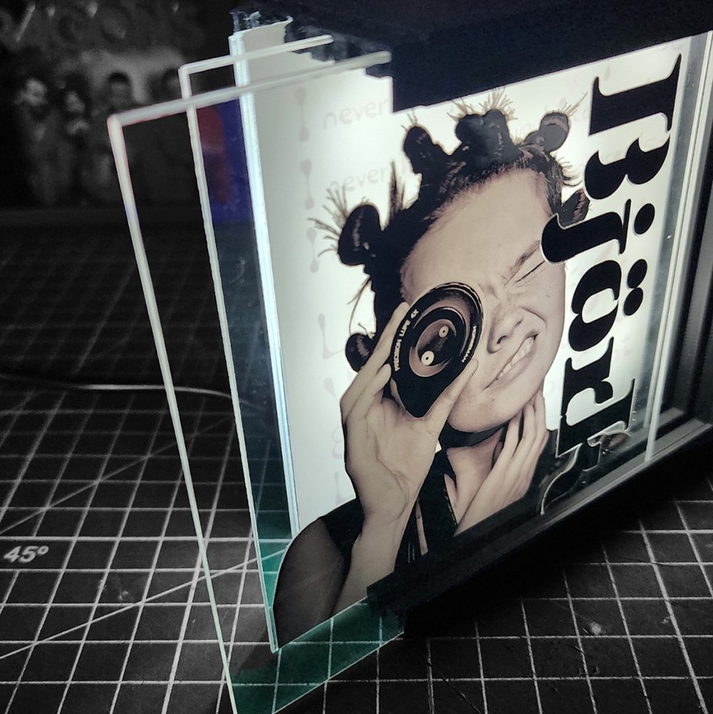 Bjork Caja Luminica 1