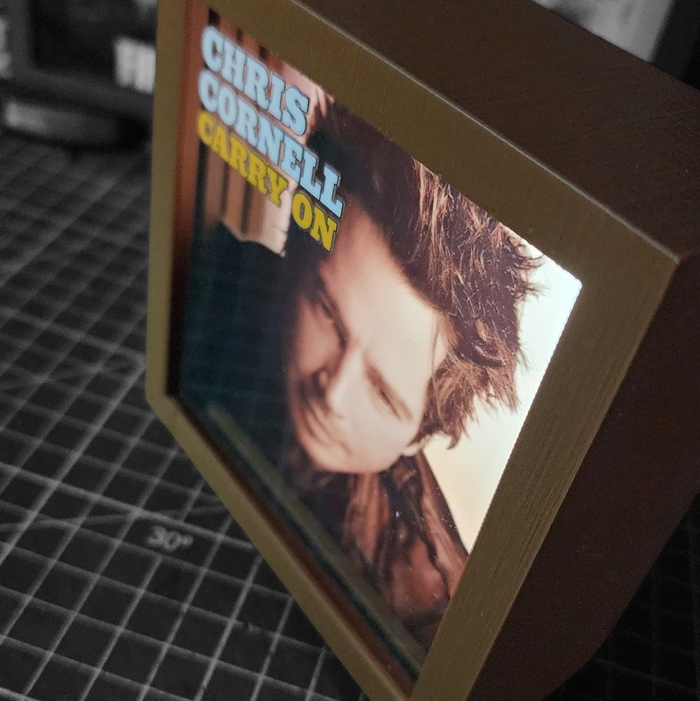 Chris Cornell Caja Luminica 1